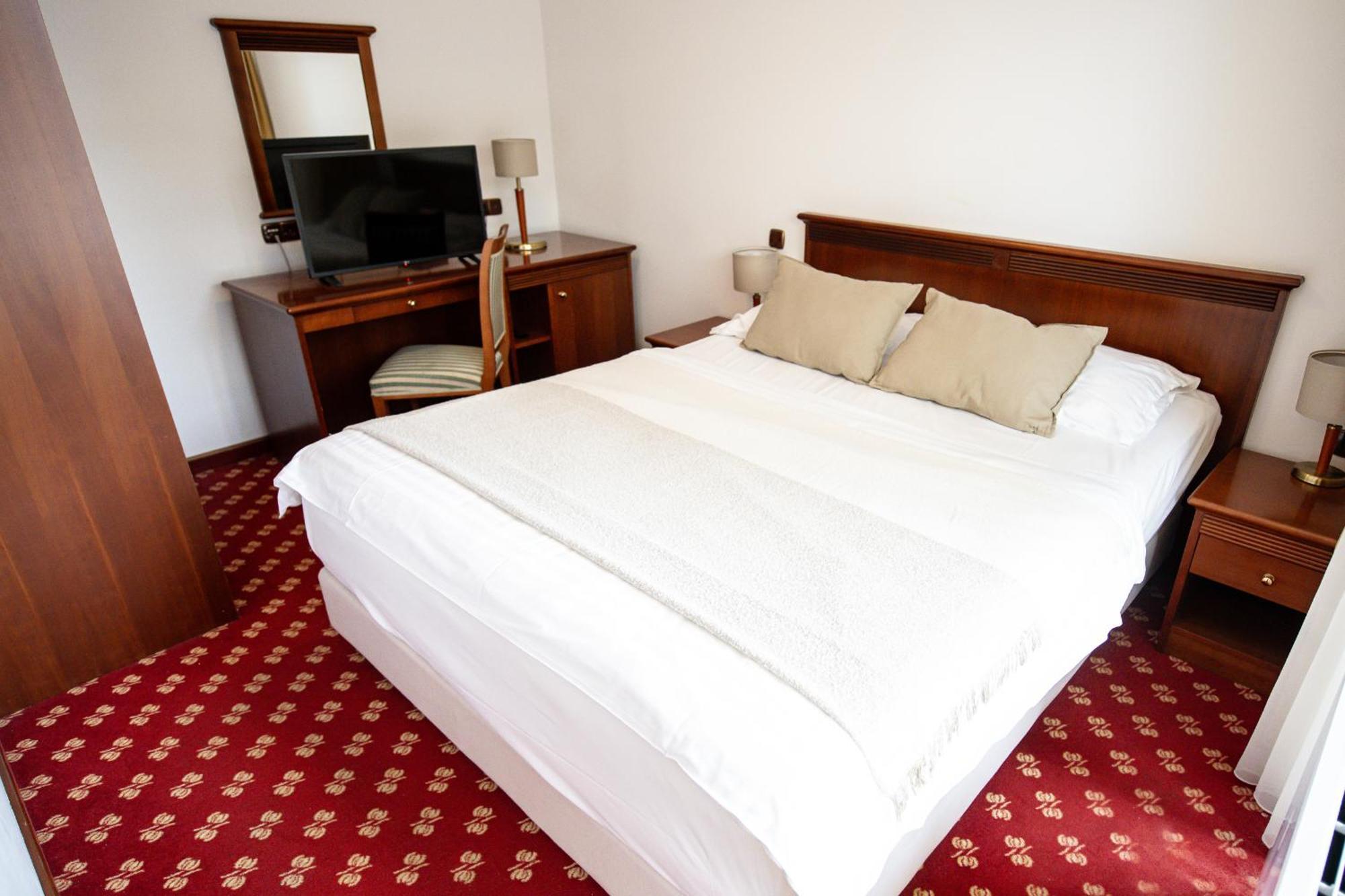 Hotel Zvezda Murska Sobota Extérieur photo
